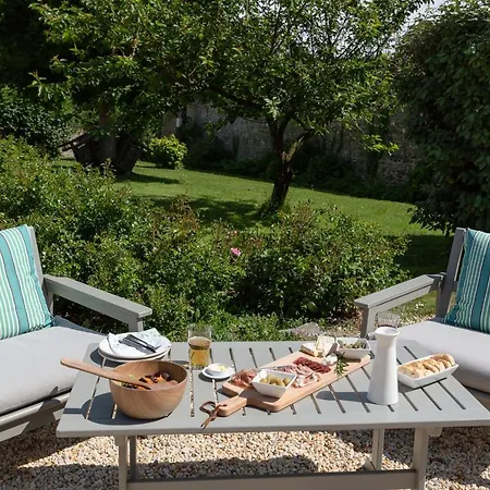 לינה וארוחת בוקר Clerval - Et 3*