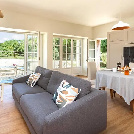 לינה וארוחת בוקר Clerval - Et 3*